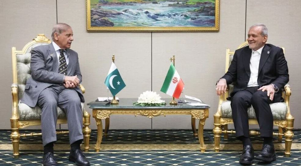 Pakistan Başbakanı Şerif, İran Cumhurbaşkanı Pezeşkiyan ile görüştü