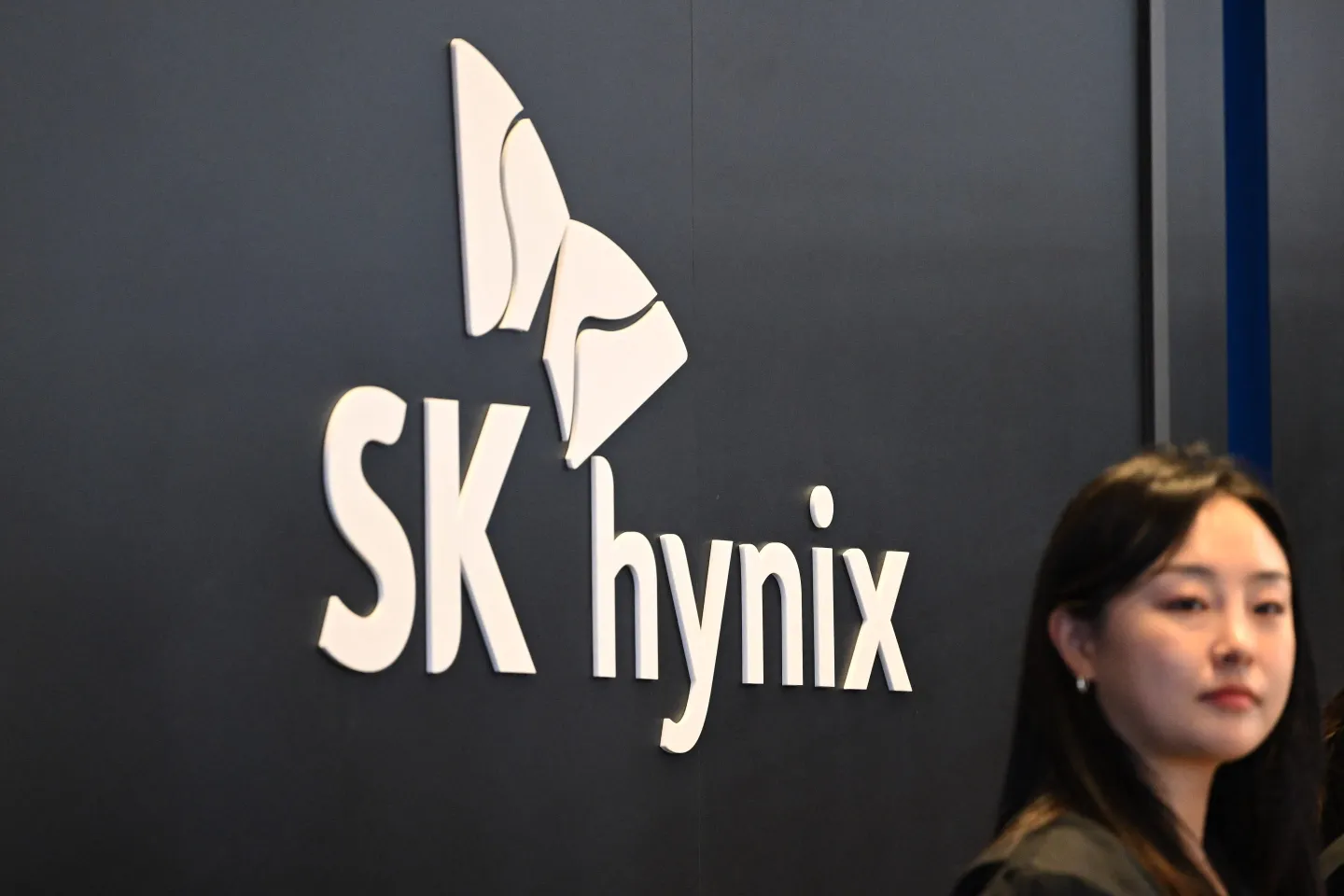 SK Hynix hisseleri toparlandı: HBM4'te Samsung rekabeti öne çıkıyor