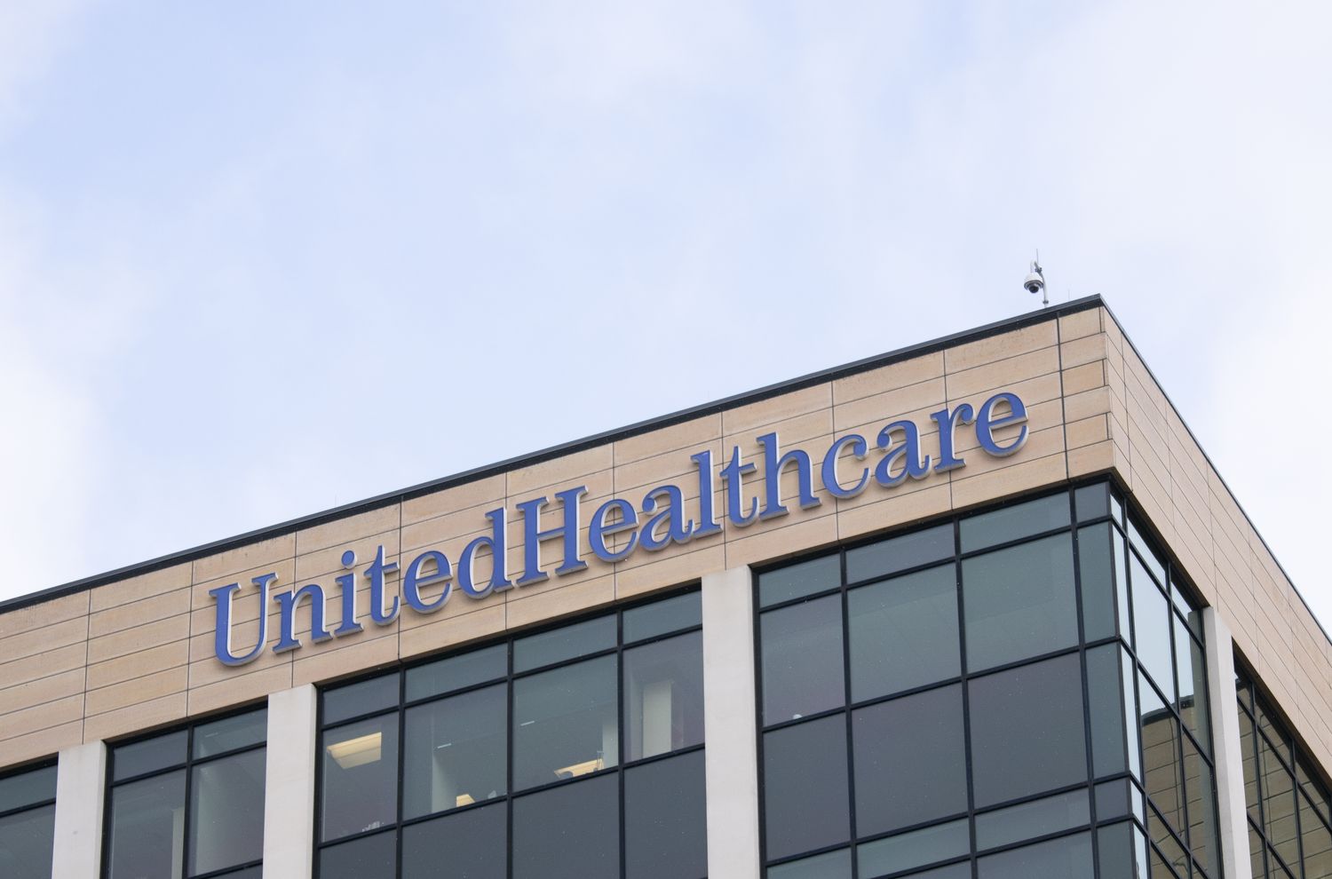 UnitedHealth ikinci çeyrekte beklentileri aştı, yıl sonu beklentisini yükseltti