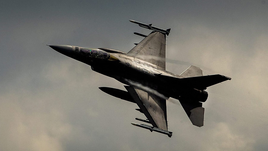 Yapay zekâ F-16'nın kontrolünü devraldı: ABD otonom savaş uçağı testlerini başlattı