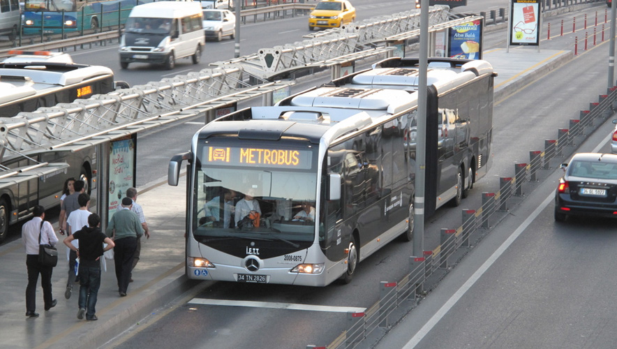 Metrobüs 15 Temmuz'da FSM Köprüsü güzergahında hizmet verecek