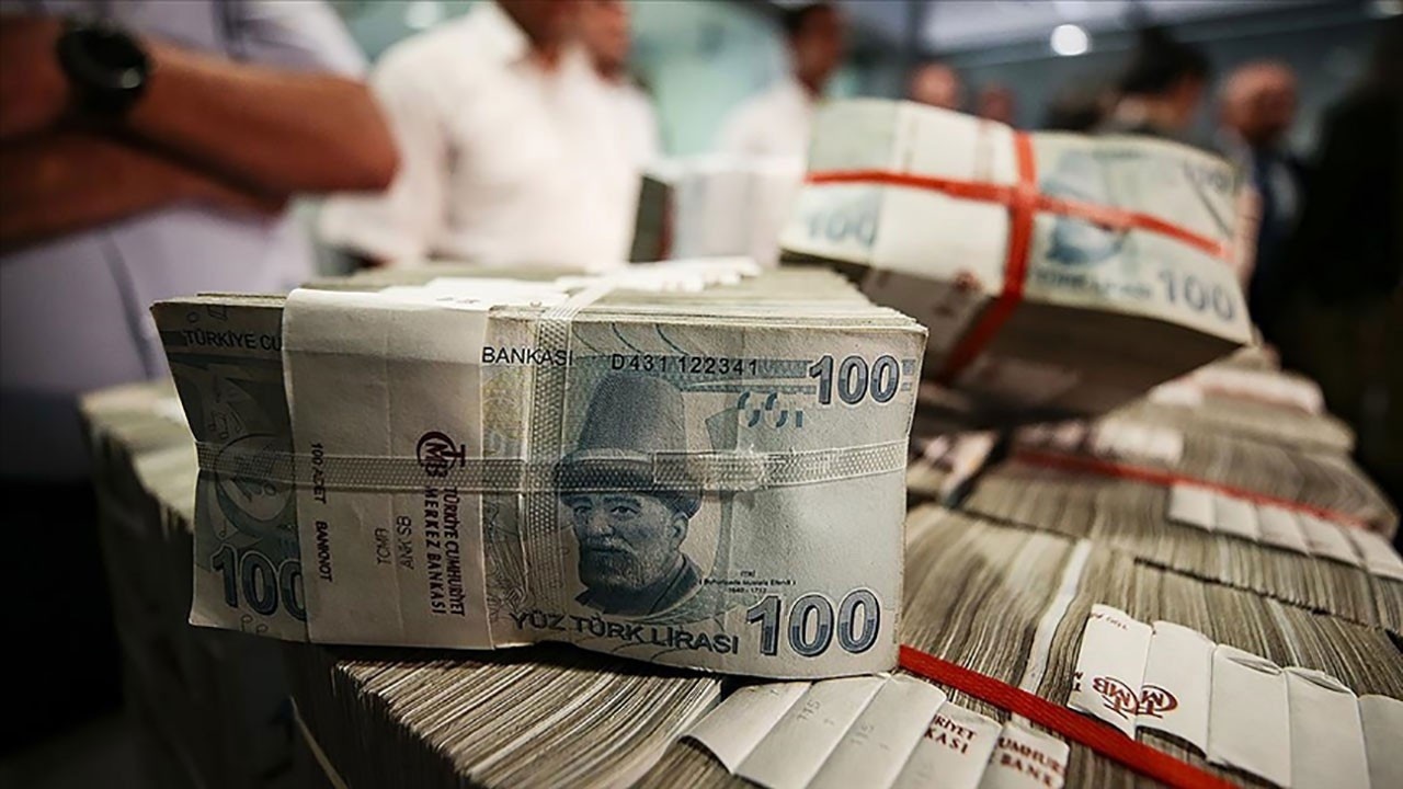 Hazine nakit dengesi ağustosta 49,8 milyar TL fazla verdi