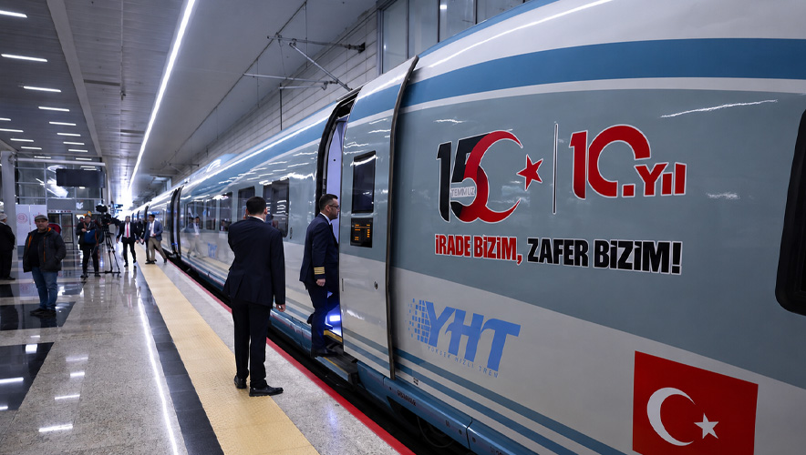 15 Temmuz'un 10. yılı için 10 YHT özel logoyla sefere çıkıyor