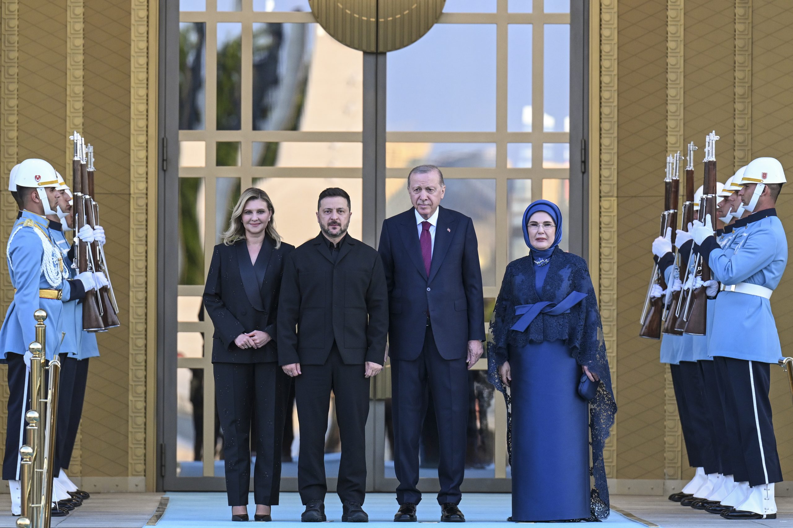Ukrayna ateşkese hazır olduğunu açıkladı: Zelenski-Putin görüşmesi için Türkiye işareti