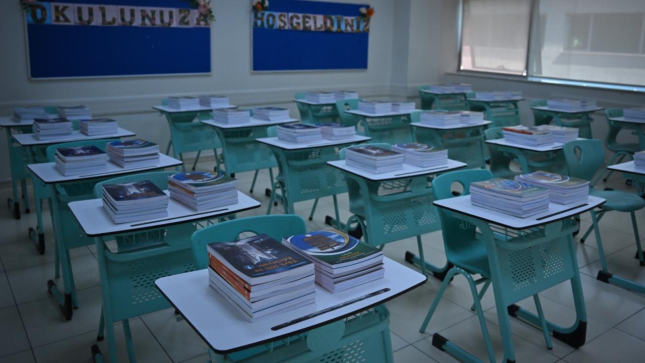 Ücretsiz ders kitapları sıralara yerleşti: 283 milyon kitap öğrencilere ulaştırılıyor