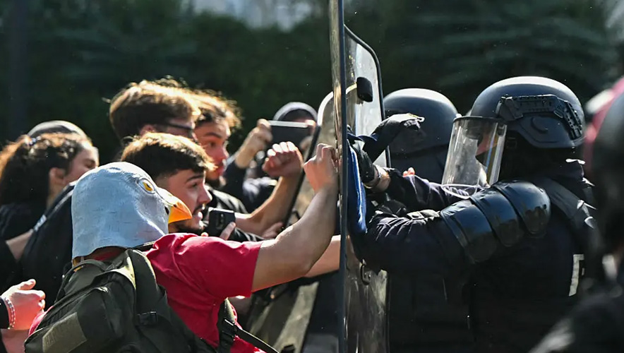 Fransa’da öğrenci protestoları ülke geneline yayıldı