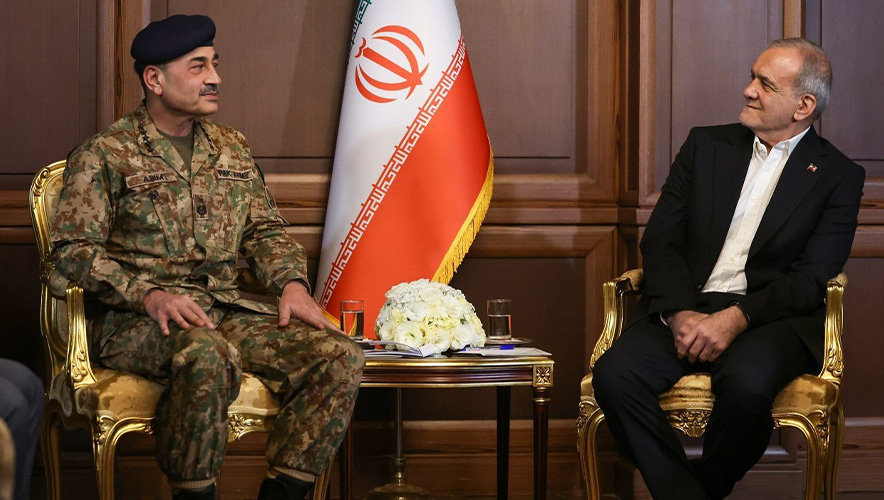 İran lideri Pezeşkiyan, ABD mesajını getiren Pakistan Genelkurmay Başkanı Munir ile görüştü