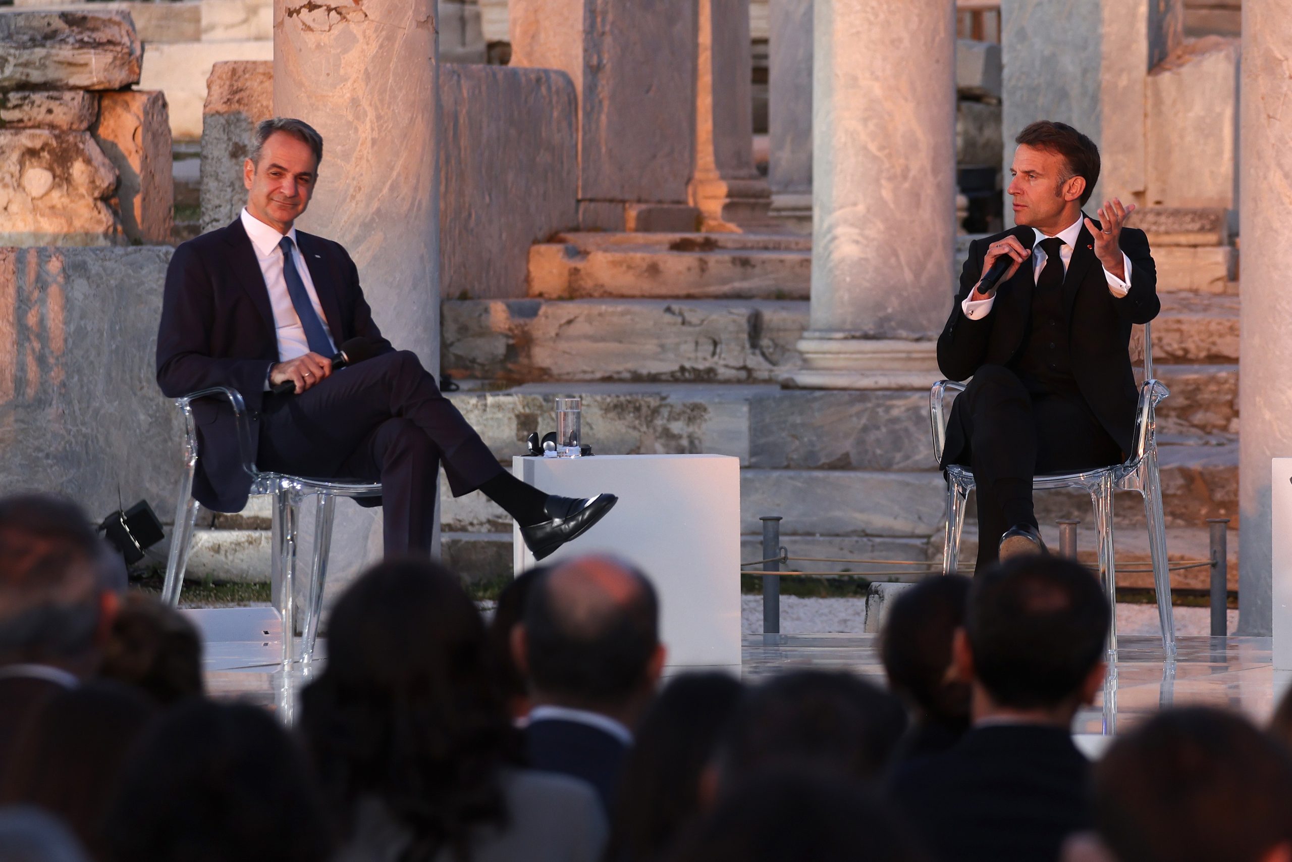 Macron’dan Yunanistan’a destek mesajı: Egemenliğinize saldırılırsa yanınızdayız