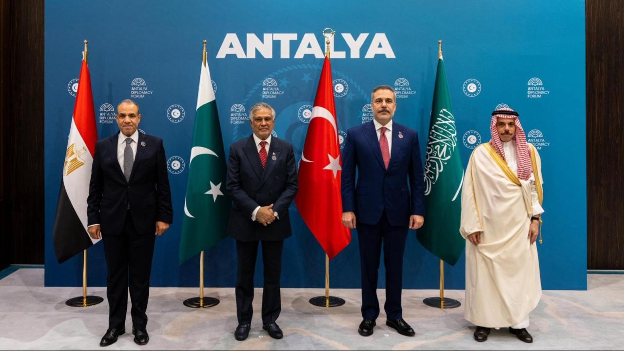 Antalya’da 4’lü zirve: Türkiye, Mısır, Pakistan ve Suudi Arabistan bir araya geldi