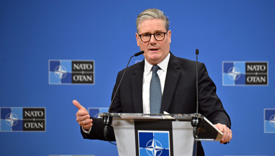 Keir Starmer NATO zirvesi öncesi savunma kriziyle karşı karş